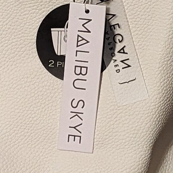 Malibu Skye Reversable Tote with Wristlet and Adjustable Strap NWT - Picture 5 of 11